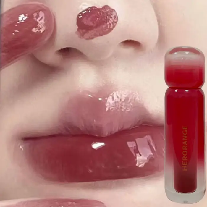 Gloss à lèvres rouge violet gelée