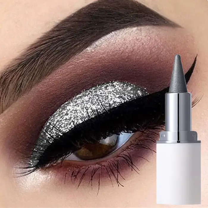 Eyeliner fumé argenté métallique
