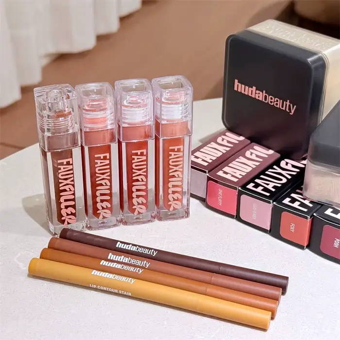 Faux Filler Gloss à lèvres brillant non collant